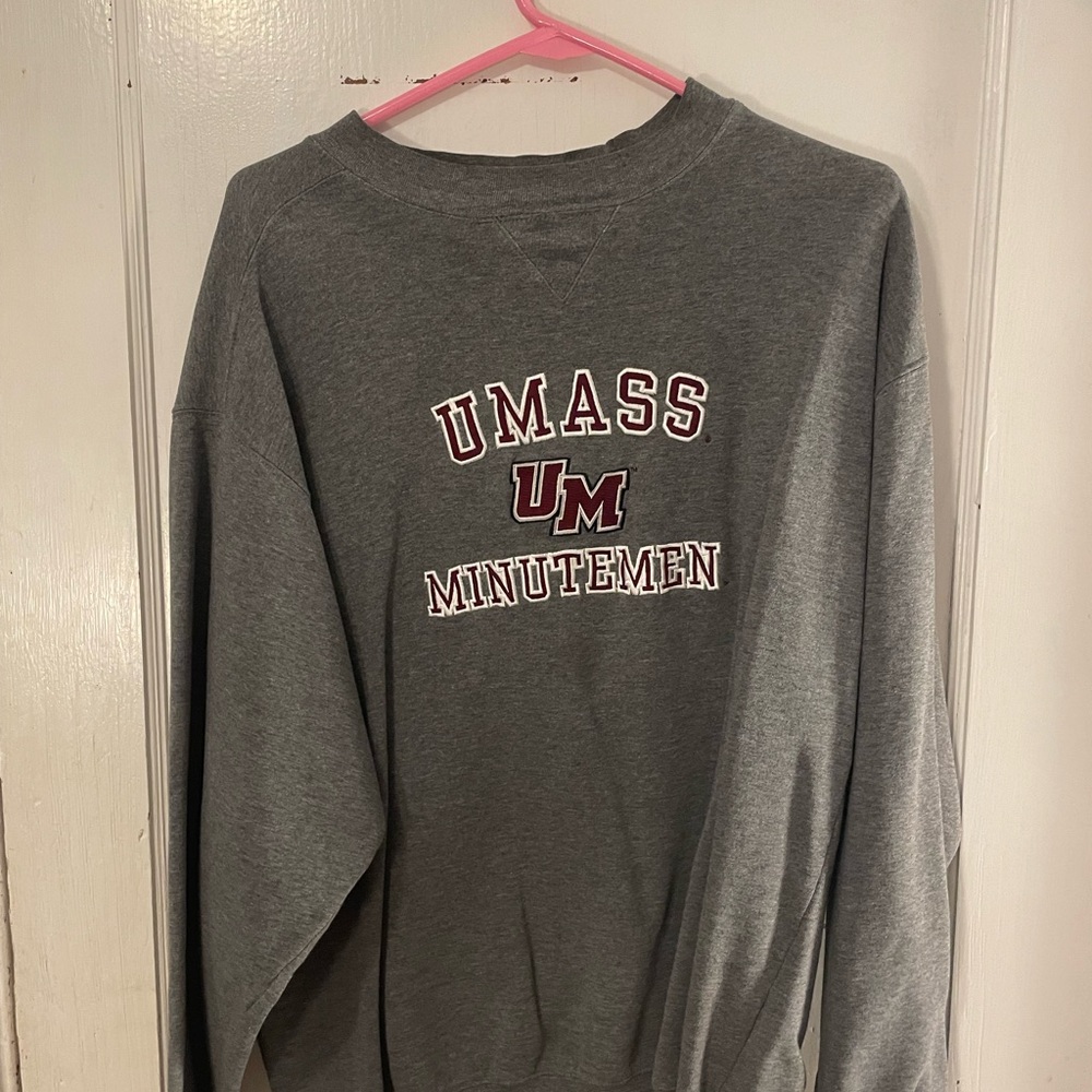 UMass crewneck sweatshirt size large